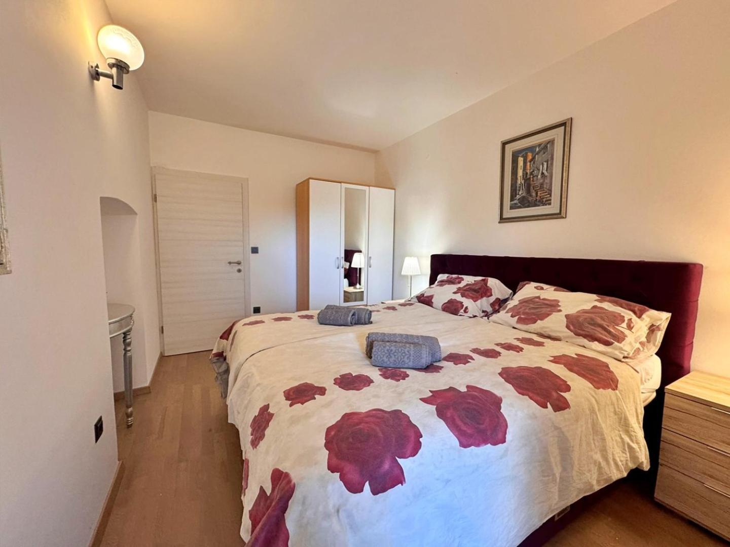 Apartments Katarina Малинска Экстерьер фото