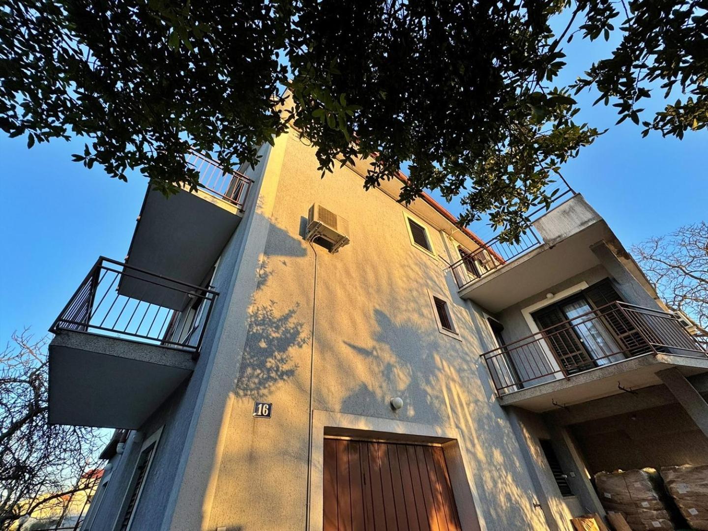 Apartments Katarina Малинска Экстерьер фото